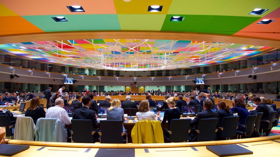 Μυστικές συμφωνίες πίσω από τις κλειστές πόρτες