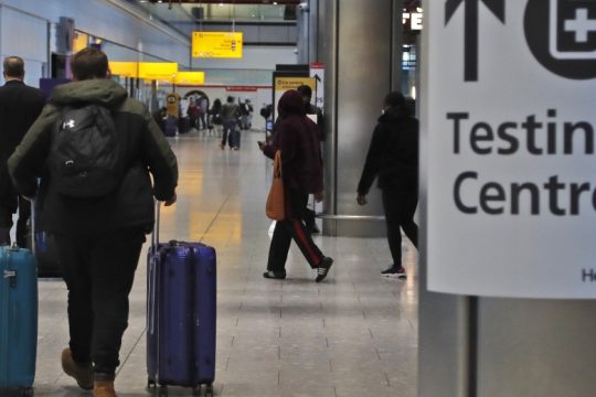 Αρνητικά τεστ Covid-19 σε… τιμή ευκαιρίας!