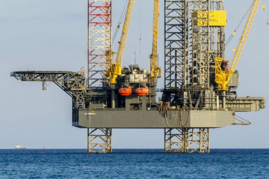 Πετρέλαιο: Σε υψηλό 13 μηνών εν μέσω φόβων για ένταση στη Μέση Ανατολή
