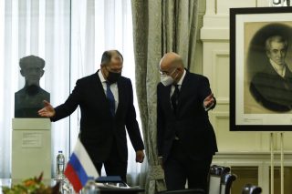 Επικοινωνία Δένδια με Λαβρόφ