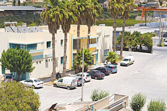 Δύο τραυματίες σε εργατικό ατύχημα στην ΔΕΥΑ Ηρακλείου