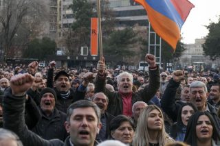 Η ήττα στο Ναγκόρνο-Καραμπάχ φέρνει φαγωμάρα στην Αρμενία