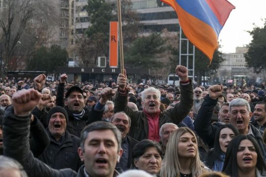 Η ήττα στο Ναγκόρνο-Καραμπάχ φέρνει φαγωμάρα στην Αρμενία