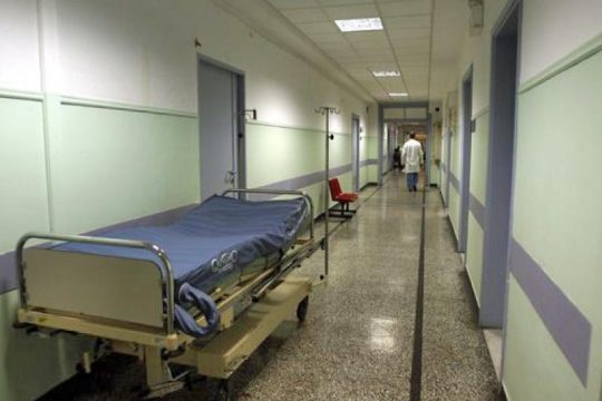 Στο νοσοκομείο και ο πατέρας της 16χρονης που πέθανε από κορονοϊό