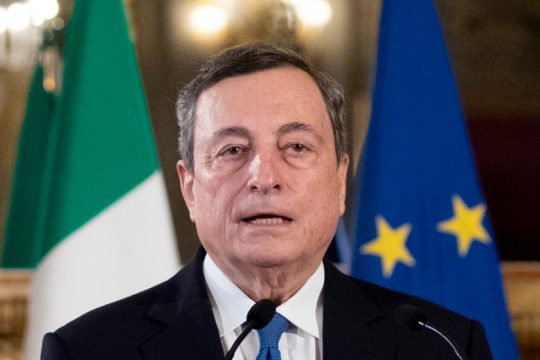 Προβάρει κοστούμι πρωθυπουργού ο Μάριο Ντράγκι