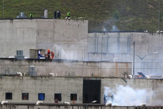 Τουλάχιστον 50 κρατούμενοι σκοτώθηκαν σε εξεγέρσεις σε φυλακές του Εκουαδόρ
