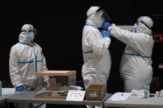 Ο διχασμός παραμένει,η Ακροδεξιά ενισχύεται