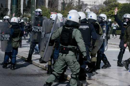 Άνδρες των ΜΑΤ χτύπησαν φωτορεπόρτερ στο εκπαιδευτικό συλλαλητήριο