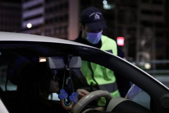 Εντατικοποιούν τους ελέγχους στους χώρους εργασίας – Τι αλλάζει με τις άδειες μετακίνησης