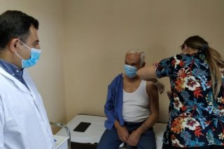 Τα μεταλλαγμένα στελέχη αποδομούν τους κυβερνητικούς σχεδιασμούς