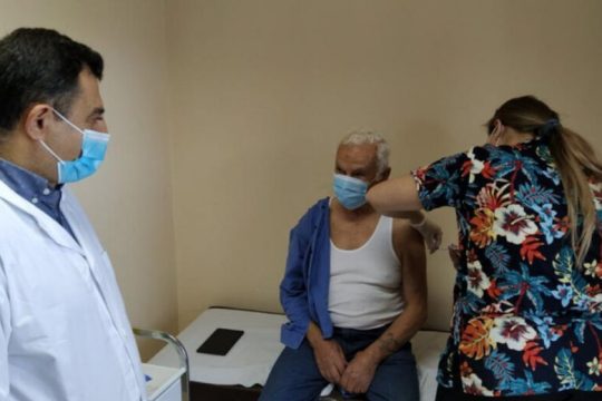 Τα μεταλλαγμένα στελέχη αποδομούν τους κυβερνητικούς σχεδιασμούς