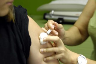 Ευρωπαίος αξιωματούχος: πρόωρη η συζήτηση για ταξιδιωτικές διευκολύνσεις