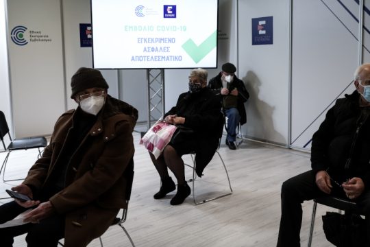 Αλαλούμ με τους εμβολιασμούς για δεύτερη συνεχόμενη ημέρα