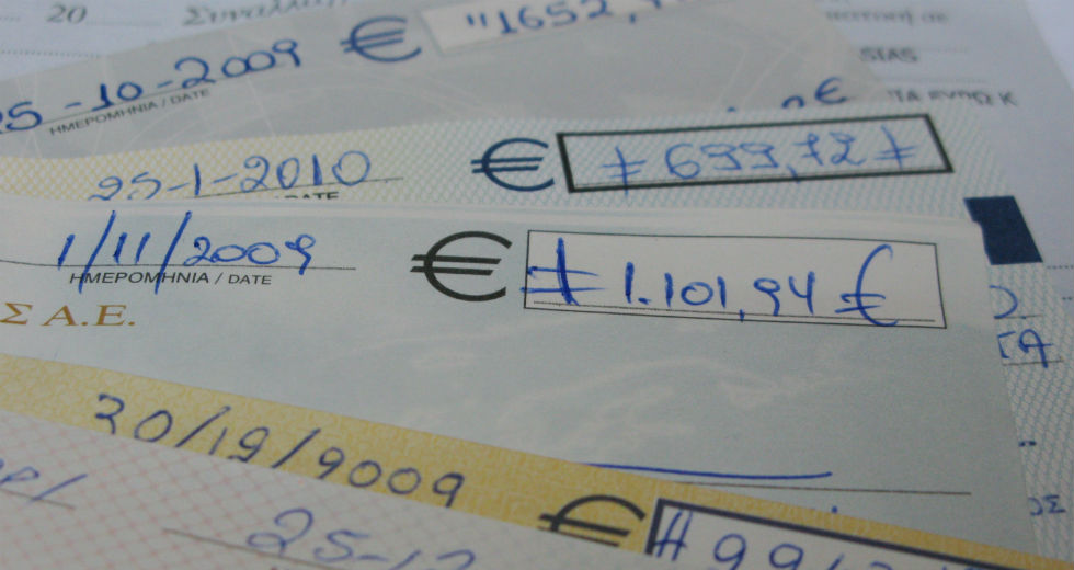 Αναστολή πληρωμής επιταγών που λήγουν τον Μάρτιο-Μείωση τελών για τουριστικά λεωφορεία