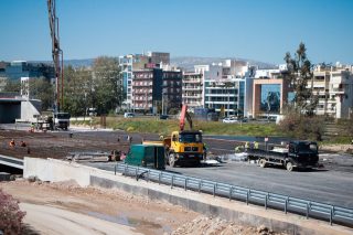 «Γιάννης κερνάει, Γιάννης πίνει», οι εργολάβοι