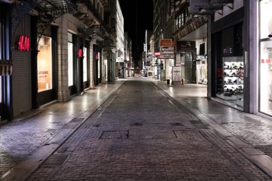 Στρώνουν χαλί για καθολικό lockdown στην Αττική