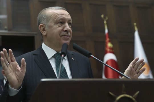 Επαναφορά επιθετικής ρητορικής