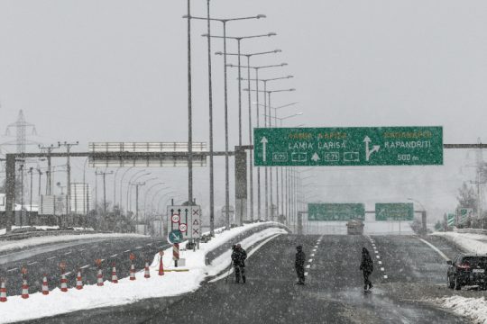 Χιονοθύελλα αντιδράσεων για το νέο φιάσκο με το κλείσιμο της Αθηνών-Λαμίας