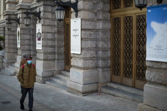 Ο πελαργός και το Εθνικό Θέατρο
