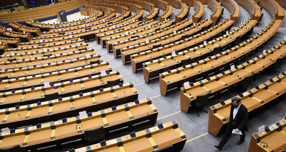 Υποσχέσεις για τήρηση δεσμεύσεων από τις φαρμακοβιομηχανίες στην Ευρωβουλή