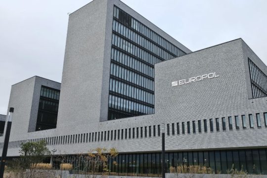Στα δίχτυα της Europol χάκερς που έκλεψαν από διάσημους εκατομμύρια σε κρυπτονομίσματα