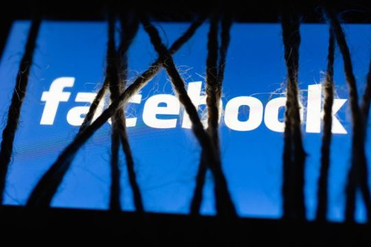To Facebook φιμώνει φωνές