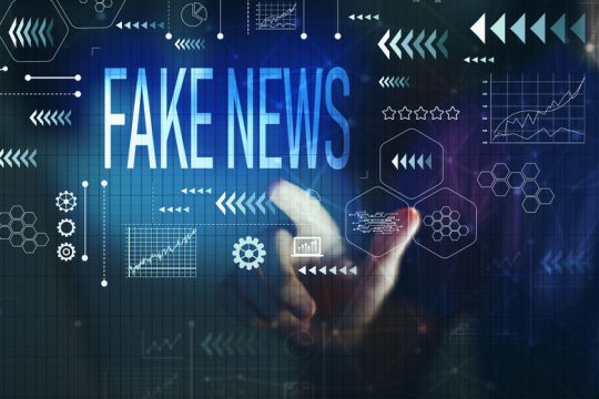 Ο Λιγνάδης, η αφίσα και ο εξευτελισμός των ΜΜΕ