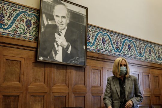 «Μένουν μόνο στην επικοινωνία»