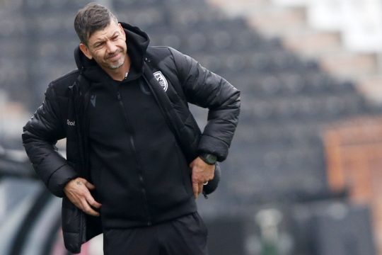 Συναγερμός για ανασταλτικό συμμάζεμα