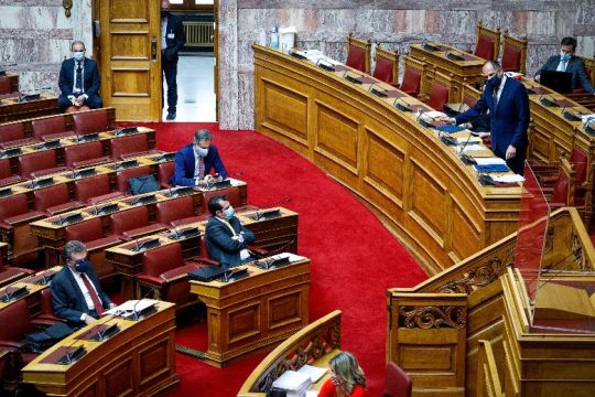 Πυρ ομαδόν στη Βουλή κατά της κυβέρνησης για την υπόθεση Λιγνάδη