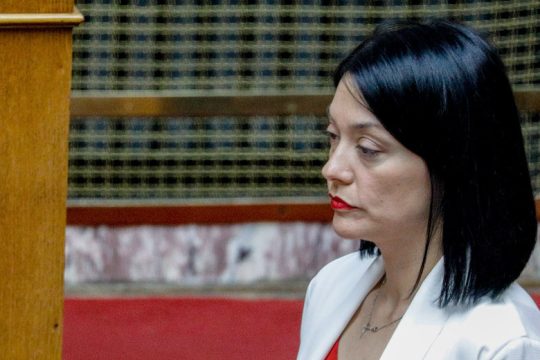 Ερώτηση Γιαννακοπούλου για εμπλοκή γνωστού σκηνοθέτη σε κύκλωμα trafficking