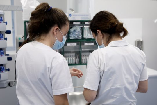 Ενας χρόνος πανδημία με το ΕΣΥ στα όριά του