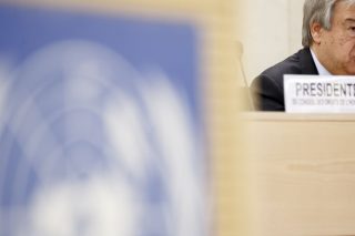 Στο… περίμενε η πενταμερής