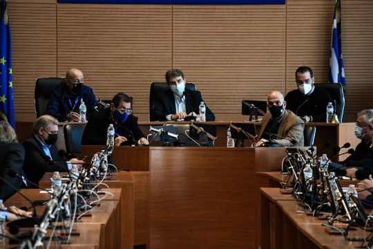 Απέκλεισε καρναβάλι και μοίρασε απειλές από την Πάτρα ο Μ. Χρυσοχοΐδης