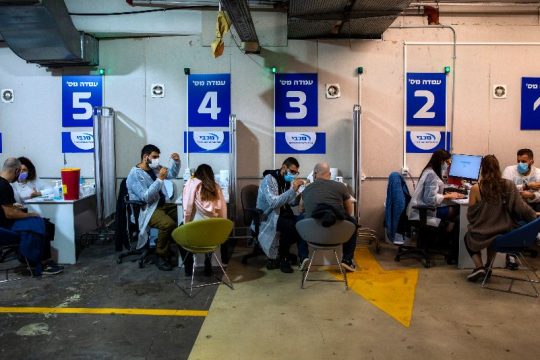 Ισραήλ: Έρευνα έδειξε μεγάλη μείωση στις συμπτωματικές μολύνσεις