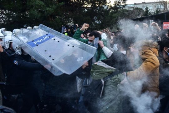 Δεκάδες συλλήψεις φοιτητών και διαδηλωτών στο πανεπιστήμιο του Βοσπόρου