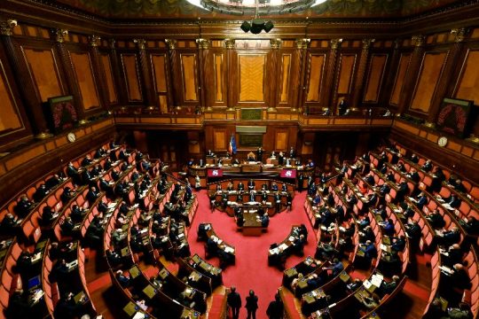 Εποχή Ντράγκι και με τη βούλα στην Ιταλία