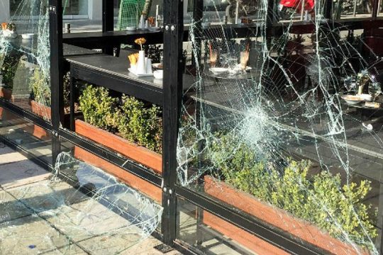 Επιθέσεις σε τράπεζες και καταστήματα σε Μαρούσι και Παλαιό Φάληρο