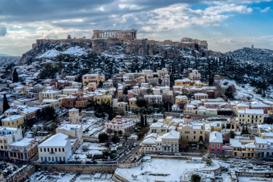 Η «Μήδεια» υποχωρεί, το επιτελικό μπάχαλο παραμένει