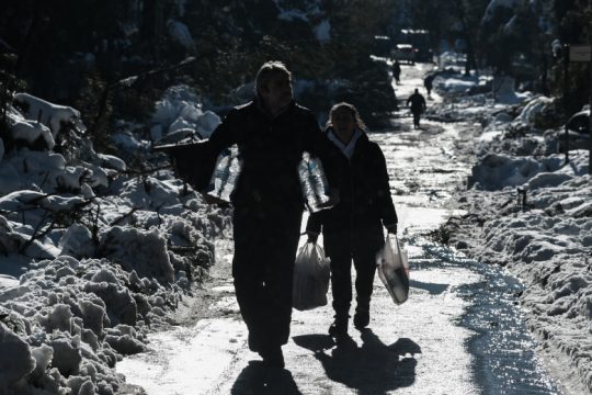 Μοιράζουν υποσχέσεις και τάζουν παρεμβάσεις μετά το μπάχαλο