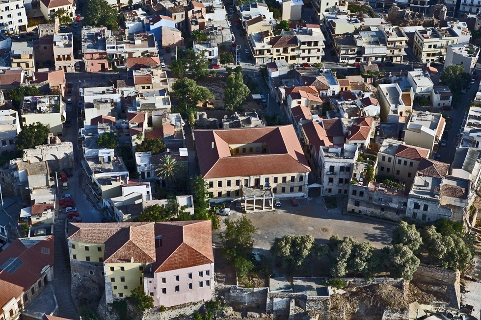 Πρόταση αυτοδιαχείρισης των κτιρίων στον λόφο Καστέλι από τη Rosa Nera