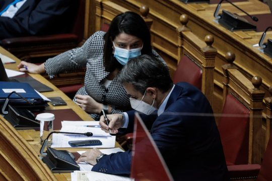 Στον «γύψο» η ανώτατη εκπαίδευση και με τη βούλα
