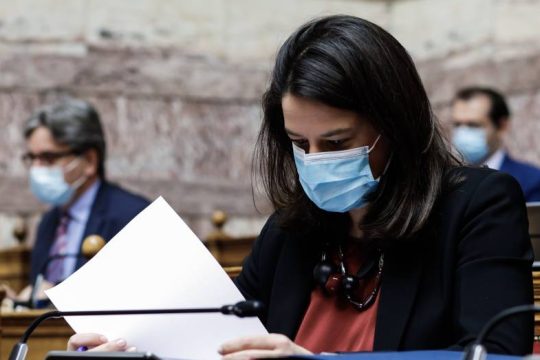 Σύγκρουση στη Βουλή για το νομοσχέδιο Κεραμέως – Χρυσοχοΐδη