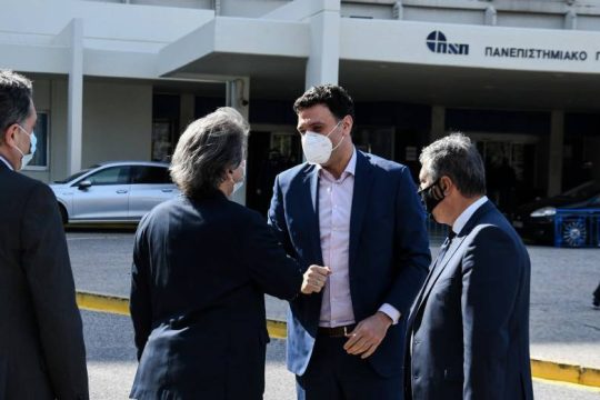 Ο Β. Κικίλιας γύρισε την πλάτη στον τοπικό Τύπο της Πάτρας
