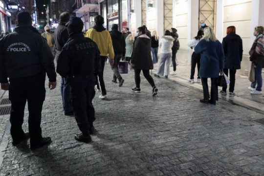 «Βλέποντας και κάνοντας» με την απαγόρευση κυκλοφορίας