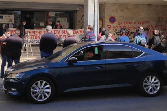 Παράσταση διαμαρτυρίας στην ΔΟΥ από το Σύλλογο Εστίασης Χανίων