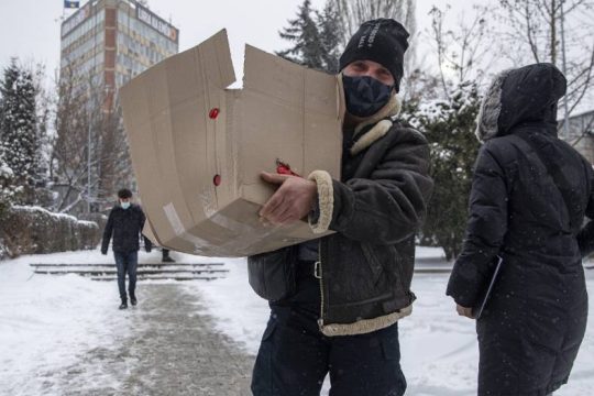 Μεγάλη προσέλευση στις πρόωρες εκλογές του Κοσόβου
