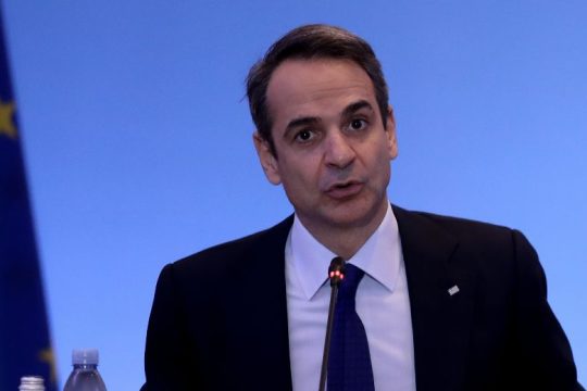 Επιμένει στην εικόνα μιας διαφορετικής από την πραγματική Ελλάδας ο Μητσοτάκης