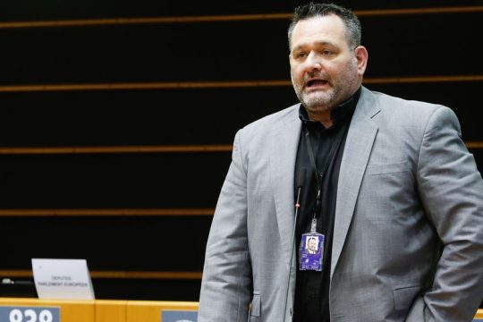 ΣΥΡΙΖΑ: Έστειλαν αμετάφραστο κείμενο στο Ευρωκοινοβούλιο για τον Λαγό