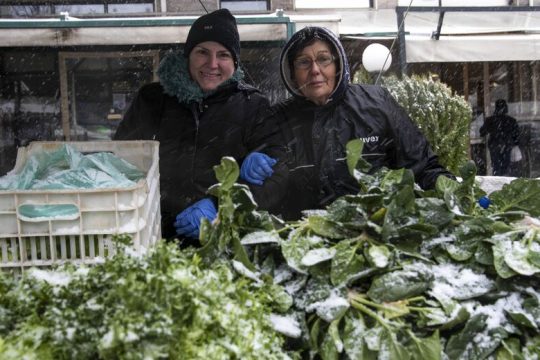 «Λαϊκή» αντεπίθεση στην εισβολή εταιρειών
